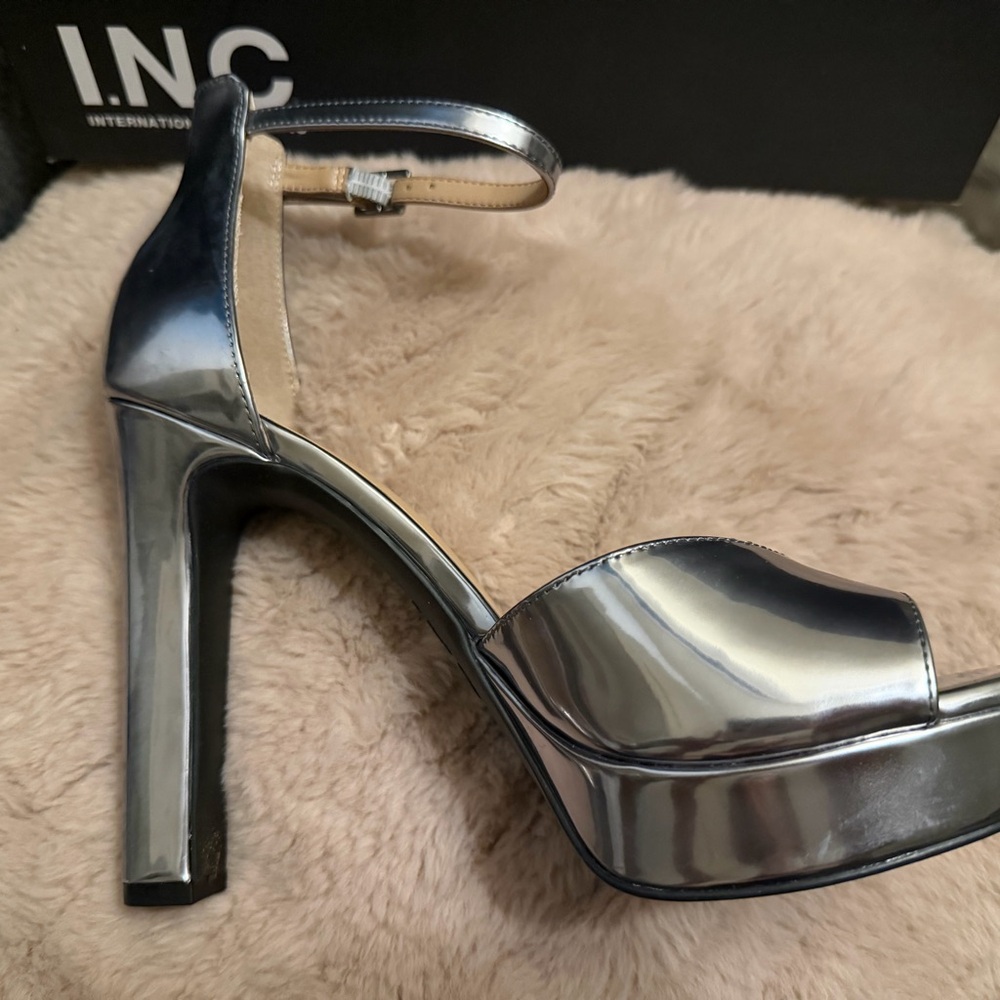 NIB INC International Concepts Metallic Silver Platform Heels size 8 - Picture 5 of 6